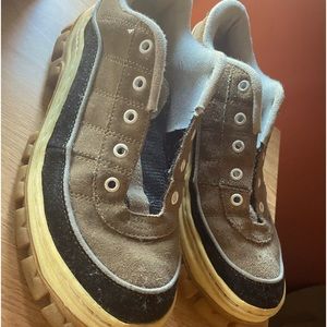 BASS shoes size 9 1/2